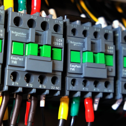 3 az 1-ben csavarkompresszor 11 kW | 1500 l/perc | 500 l-es tartály és páramentesítő