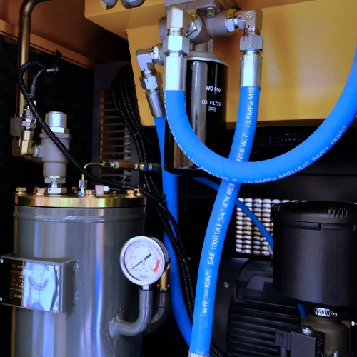 3 az 1-ben csavarkompresszor 11 kW | 1500 l/perc | 500 l-es tartály és páramentesítő