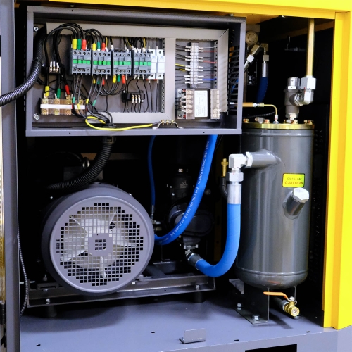 3 az 1-ben csavarkompresszor 11 kW | 1500 l/perc | 500 l-es tartály és páramentesítő